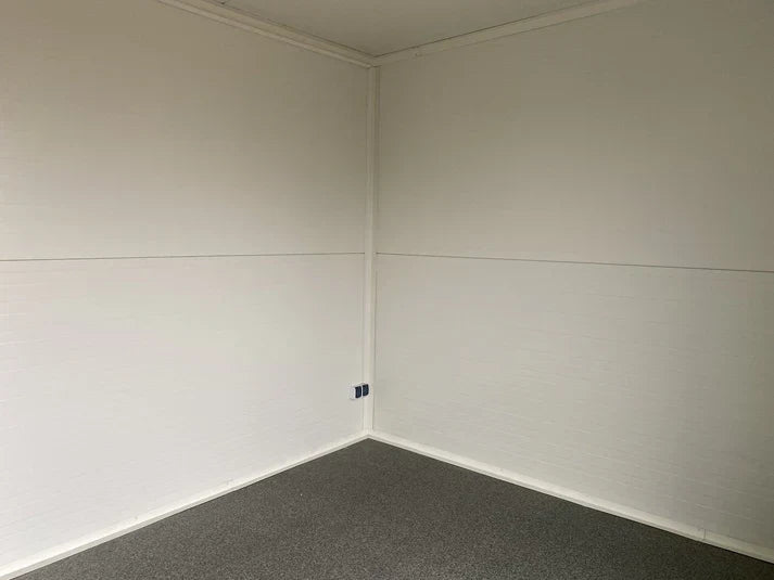 Contenedor de oficina 6x2,83 metros con 2 ventanas