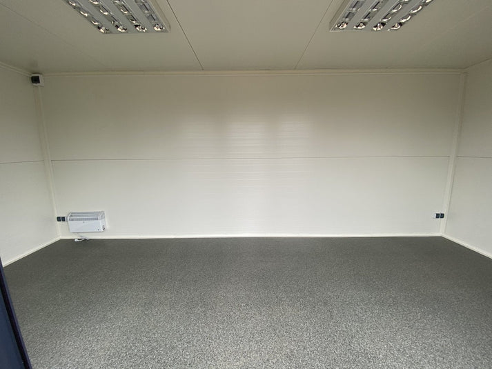 Contenedor de oficina 6x2,83 metros con 2 ventanas